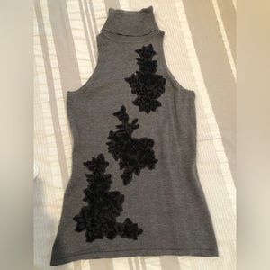 I White House Black Market summer weight sweater top, size S, medium gray!